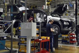 Průmysl roste. Daří se hlavně automobilkám - Novinky